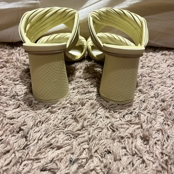 Dolce Vita Altin Stella Slip On Block Heels In Butter Yellow - Picture 3 of 9